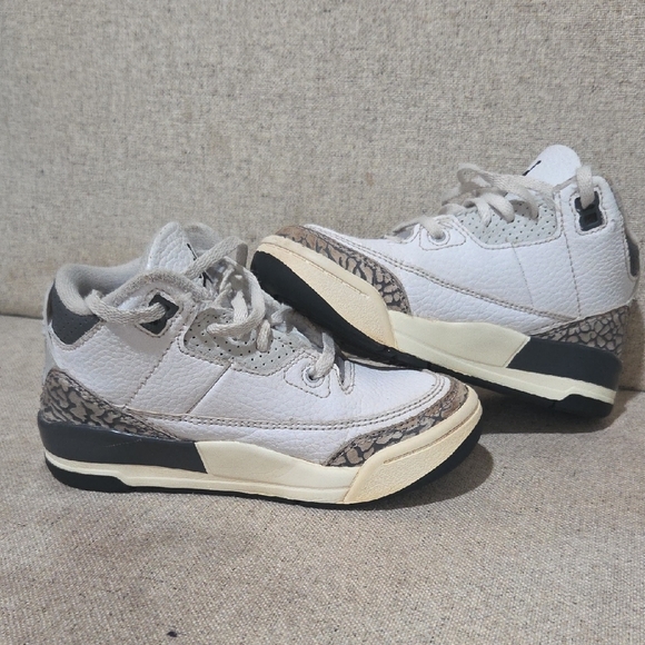 Jordan Kids White and Gray Sneakers 11c - Picture 2 of 5